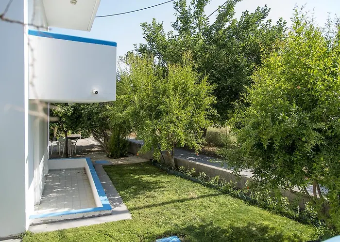 Ξενοδοχείο με διαμερίσματα Yiannis Yard & 3*