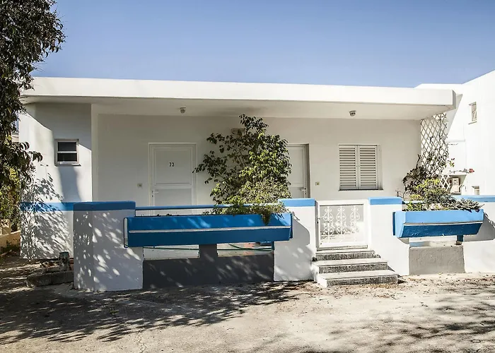 Yiannis Yard & Ξενοδοχείο με διαμερίσματα 3*