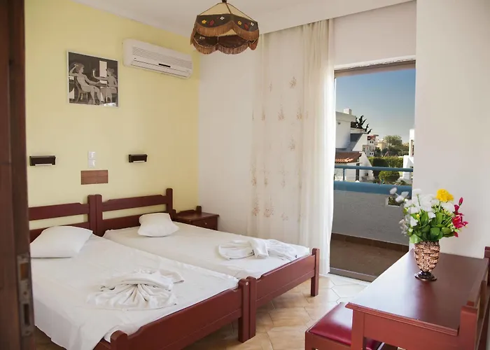 Yiannis Yard & Ξενοδοχείο με διαμερίσματα 3*