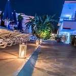 Yiannis Yard & Apartahotel