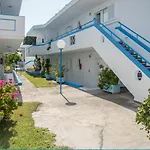 Yiannis Yard & Apartahotel 4*