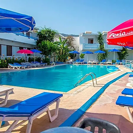Yiannis Yard & Apartahotel 4*