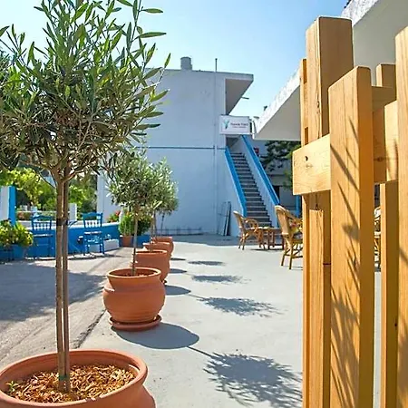 Apartahotel Yiannis Yard & 4*