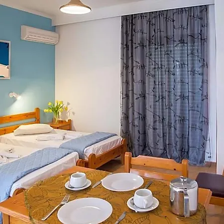 Yiannis Yard & Apartahotel 4*