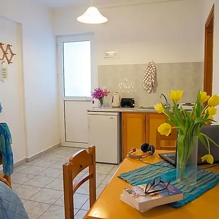 Yiannis Yard & Apartahotel