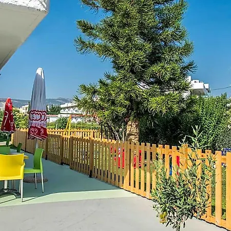 Yiannis Yard & Apartahotel