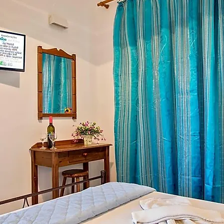 Apartahotel Yiannis Yard & 4*