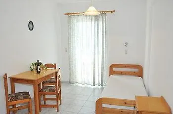 Yiannis Yard & Apartahotel