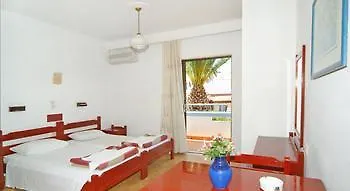 Apartahotel Yiannis Yard & 4*