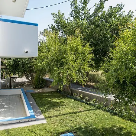 Апарт-отель Yiannis Yard & 4*