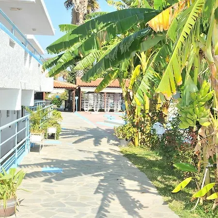 Yiannis Yard & Apartahotel