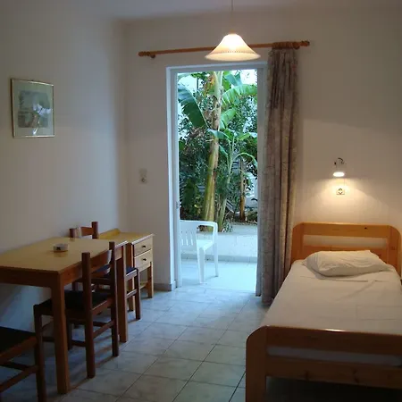 Yiannis Yard & 4*
