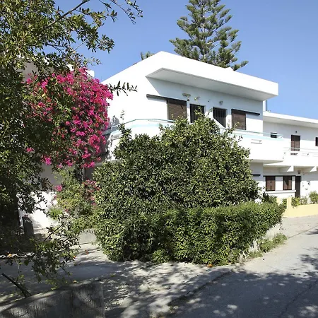 Yiannis Yard & Lejlighedshotel 4*