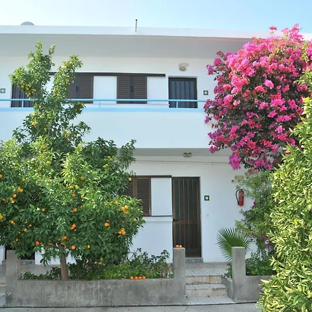 Yiannis Yard & Lejlighedshotel 4*