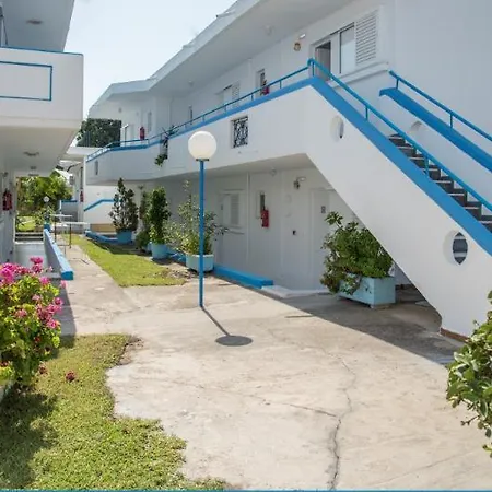 Yiannis Yard & Lejlighedshotel 4*