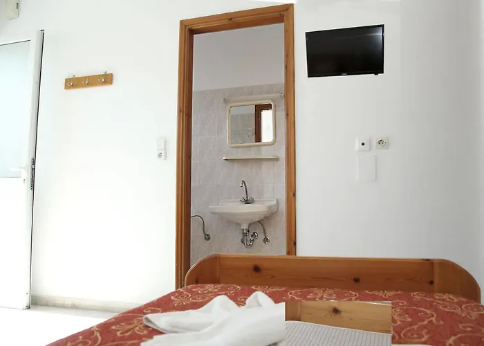 Yiannis Yard & Aparthotel 3*