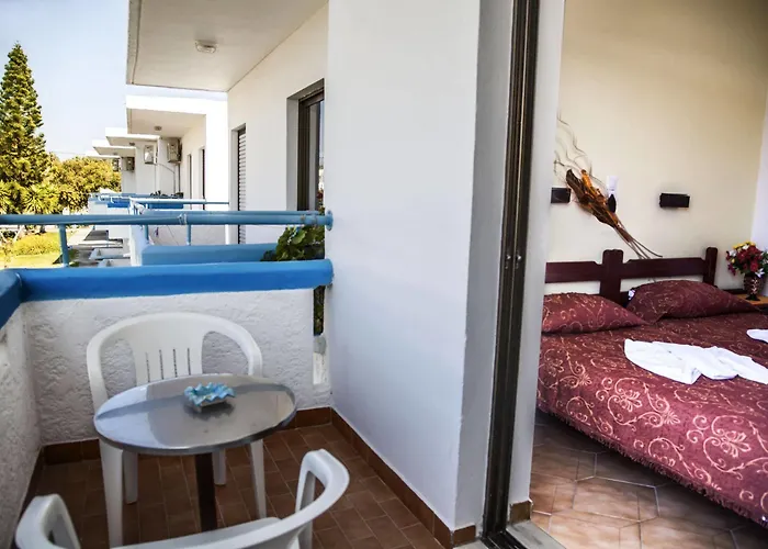 Aparthotel Yiannis Yard & 3*