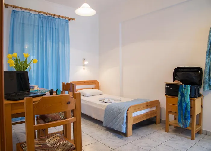 Yiannis Yard & Aparthotel 3*