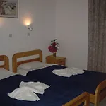 公寓式酒店 雅尼斯庭院套房公寓 4*