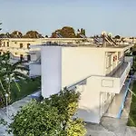 雅尼斯庭院套房公寓 科斯镇