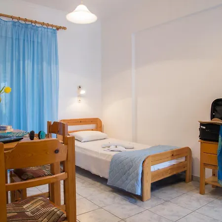 Yiannis Yard & Aparthotel 3*