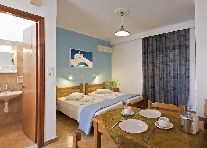 Yiannis Yard & Aparthotel 3*