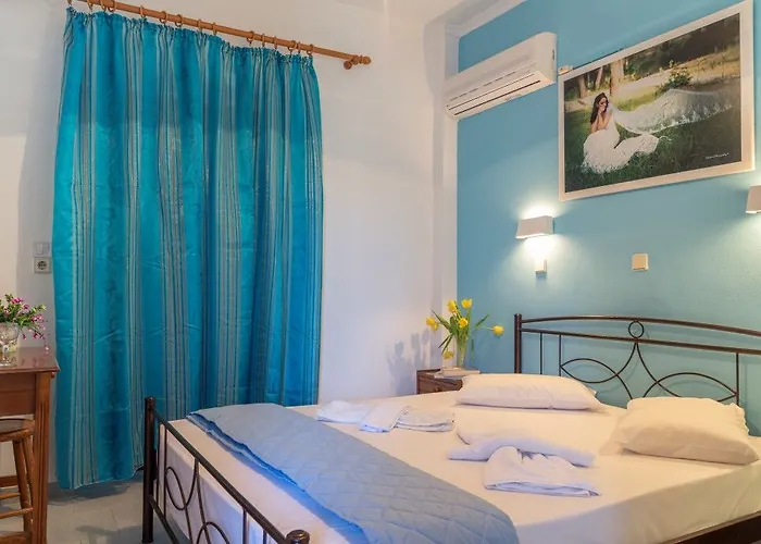 Yiannis Yard & Aparthotel 3*